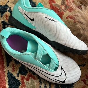 Used once NIKE INDOOR CLEATS